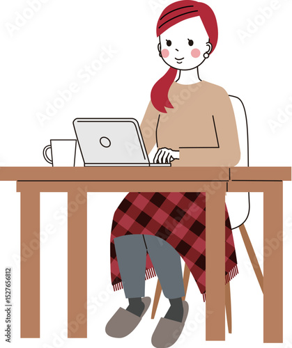 テーブルでパソコン仕事をしている若い女性