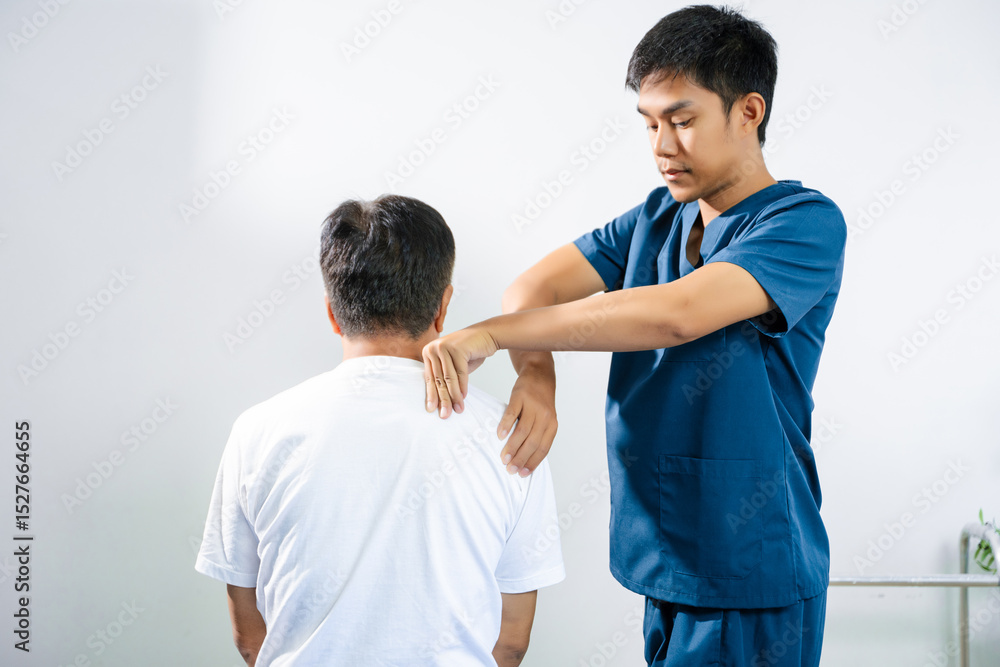 Fototapeta premium Doctor consulting with patient Back problems Physical therapy concept.