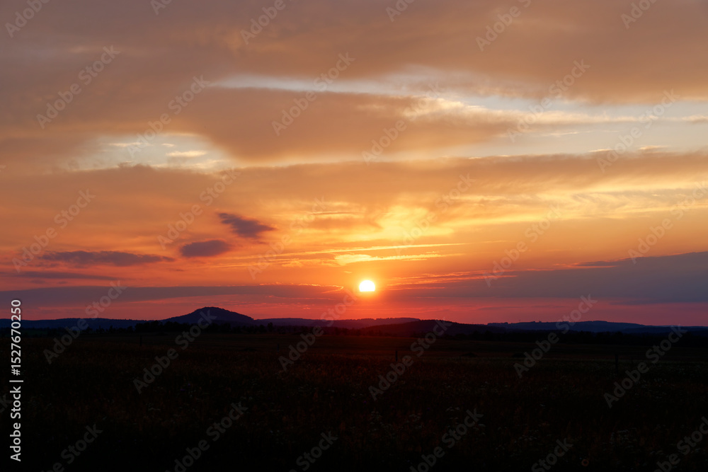 Abendstimmung im Osterzgebirge in Tschechien mit Blick Richtung Geising Berg Abendstimmung im Osterzgebirge in Tschechien mit Blick Richtung Geising Berg