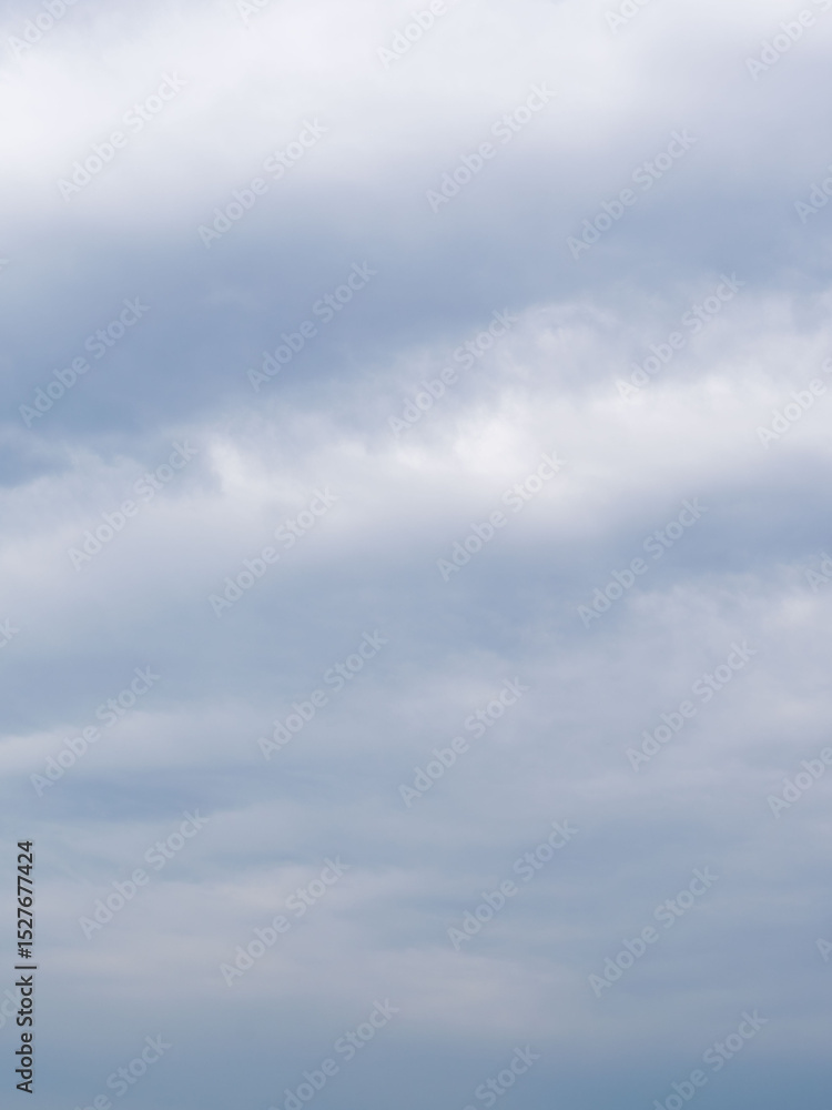 Fototapeta premium 梅雨の曇り空が広がる01