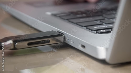 Wallpaper Mural Flash disk is unplug from the laptop Torontodigital.ca