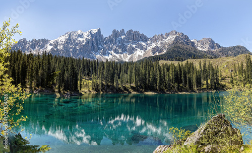 Valokuva Scenic view on the mountain range of the Dolomites and the Karer Lake in Norther