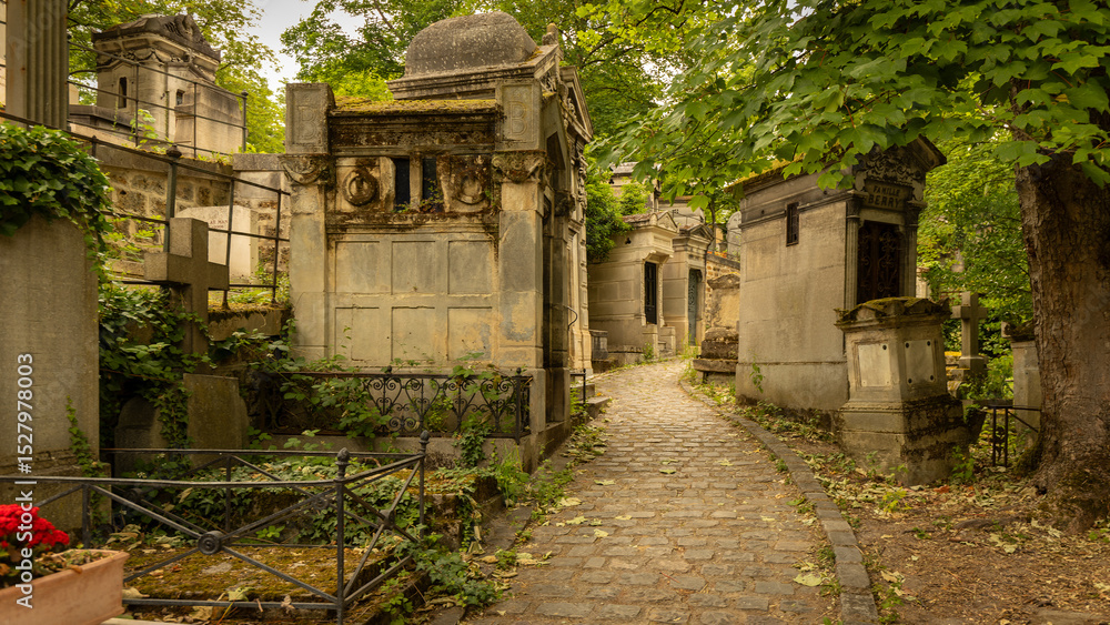 Obraz premium Tombs in the père Lachaise cemetery in Paris in France on June 11th 2025
