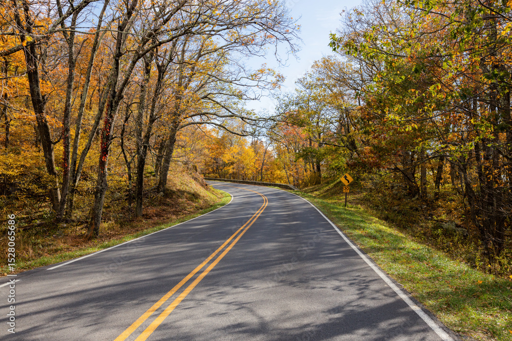 Fototapeta premium New England Autumn Colors Traveling Pathway