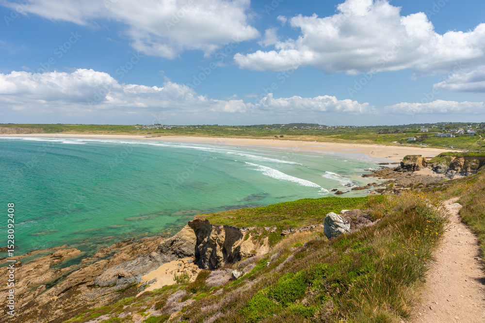 Obraz premium chemin de randonnée le long de côte de la Presqu'île de Crozon