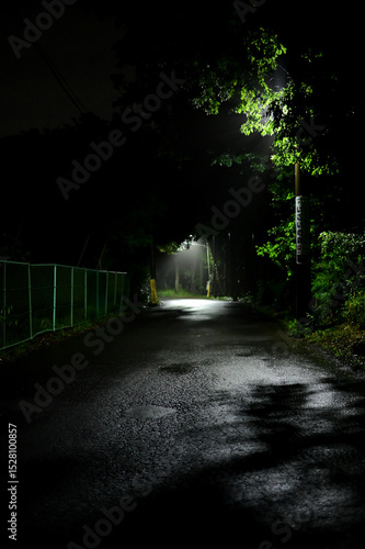夜道の先に見える光2　心象風景