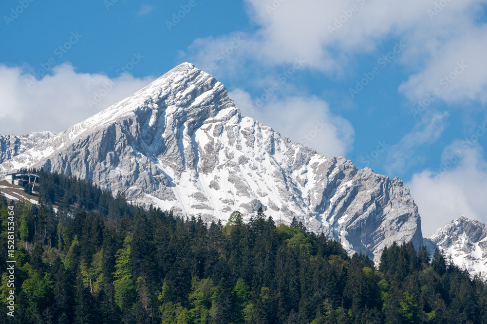 Obraz premium Alpspitze bei Garmisch-Partenkirchen in den nördlichen Kalkalpen