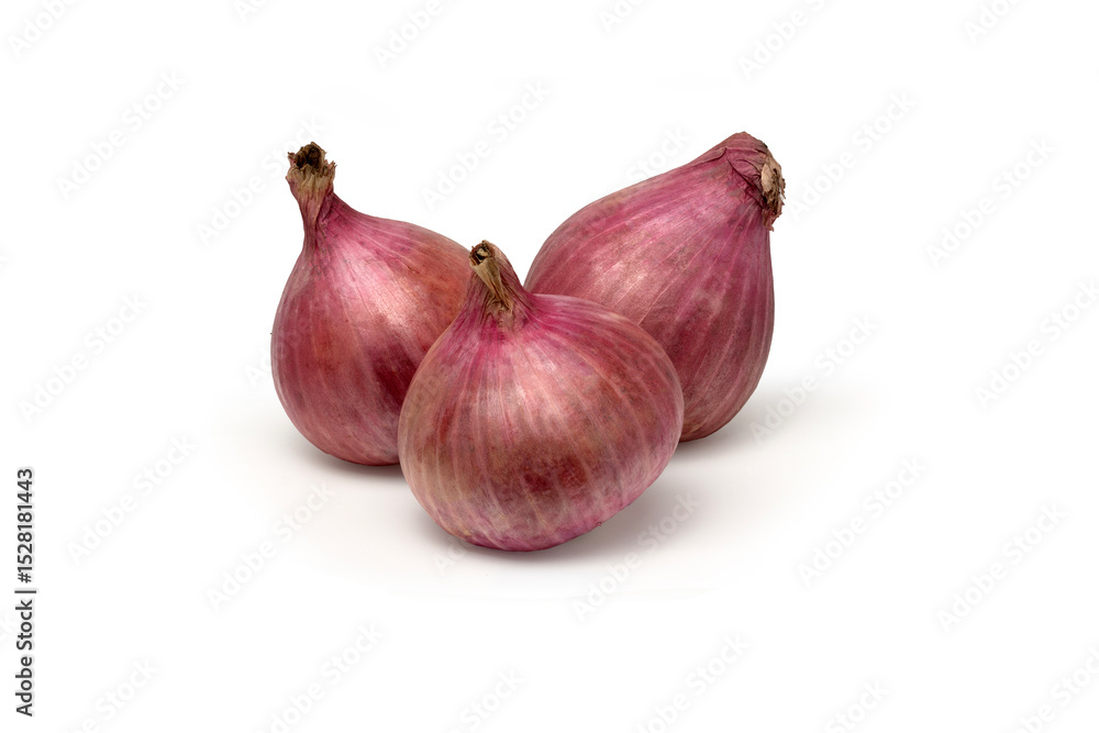 Fototapeta premium Fresh Organic Shallots Isolated White Background Healthy Ingredient