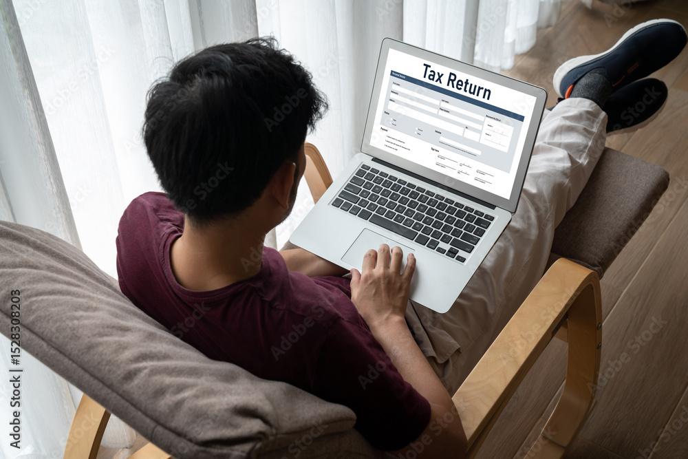 Obraz premium Online tax return form for submitting individual income tax return form snugly on the internet website. Government web for tax payment and return. Taxation technology concept.