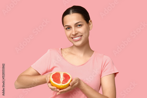 Pretty young woman with fre...