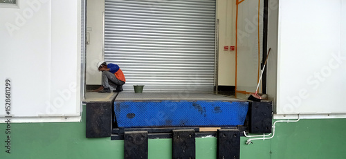 Loading dock leveler or ramp system