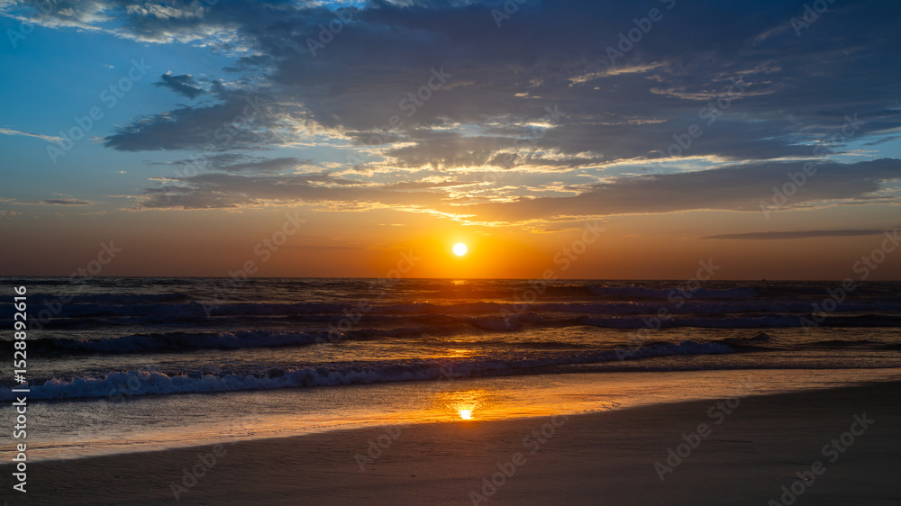 Fototapeta premium Sun setting over the Pacific Ocean from Mission Beach in San Diego, California, USA taken on June 1, 2025