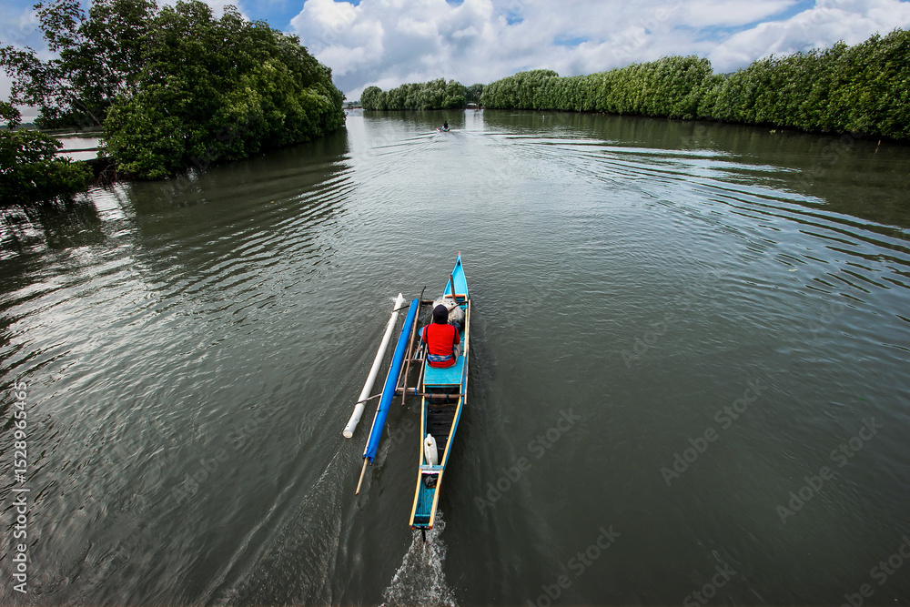 Obraz premium Wooden boat crossing the big river