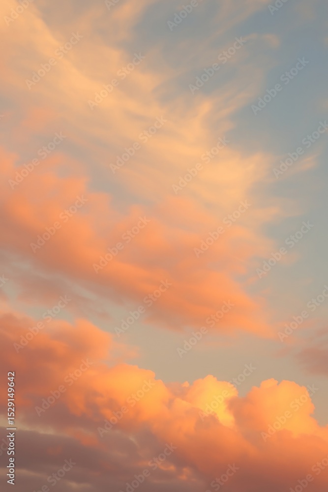 Obraz premium Vibrant sunset clouds sky