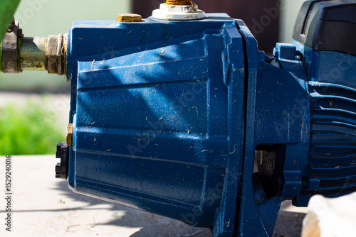 Slika na platnu A blue workhorse bathed in sunlight, steadfastly performing its vital task