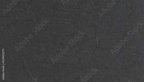 深いチャコールグレーの和紙、粗い繊維が織り込まれた質感豊かな表面。厚みの違いや織りムラが微妙に感じられ、自然な手作りの味わいを引き立てるマットな仕上がり。