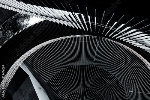 幾何学的曲線が交錯する現代建築の抽象構造美
Abstract Structural Beauty of Intersecting Geometric Curves in Modern Architecture