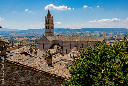 Obraz na płótnie Rooftop view of the Basilica of Saint Clare in Assisi, Italy, overlooking the Um