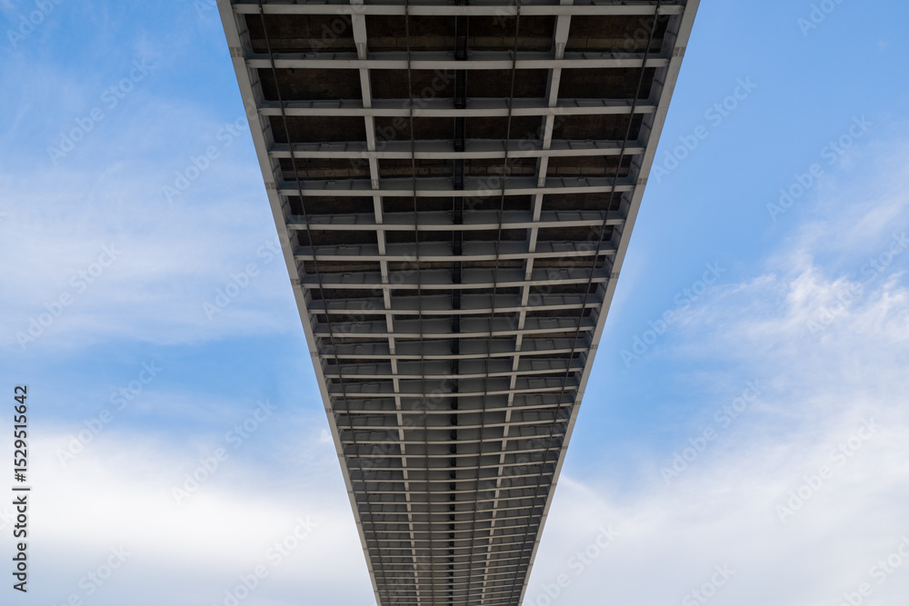 Obraz premium Under the bridge against the blue sky