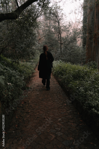 Wallpaper Mural Chica caminando por Lisboa y Sintra Torontodigital.ca