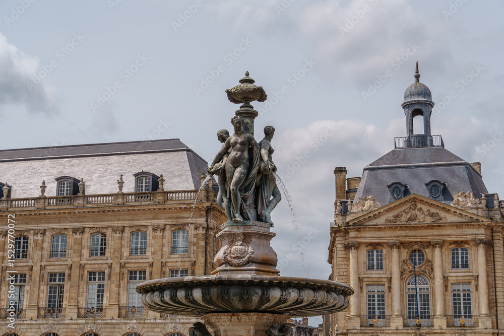 Fototapeta premium Bordeaux an der Garonne in Frankreich