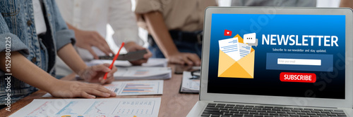 Papier peint newsletter signup page on computer for customer to subscribe brisk newsletter up