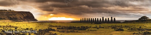 Tableau sur toile Moai Statues Silhouetted at Sunset — Rapa Nui (Easter Island) Chile