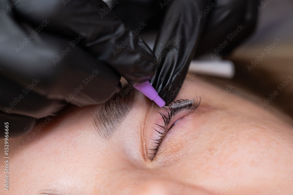 Obraz premium The process of professional eyelash lamination in a salon. 