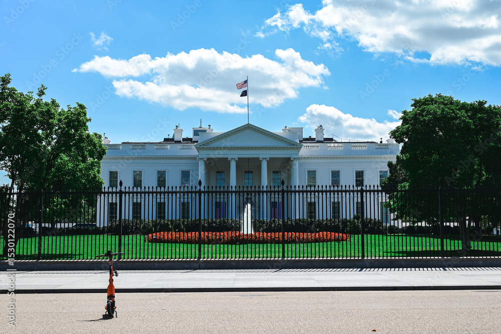Obraz premium White House, Presidential Residence, North Lawn, Executive Mansion, Pennsylvania Avenue, neoclassical façade, American flag, D.C. architecture, iconic landmark, Garden Gate 