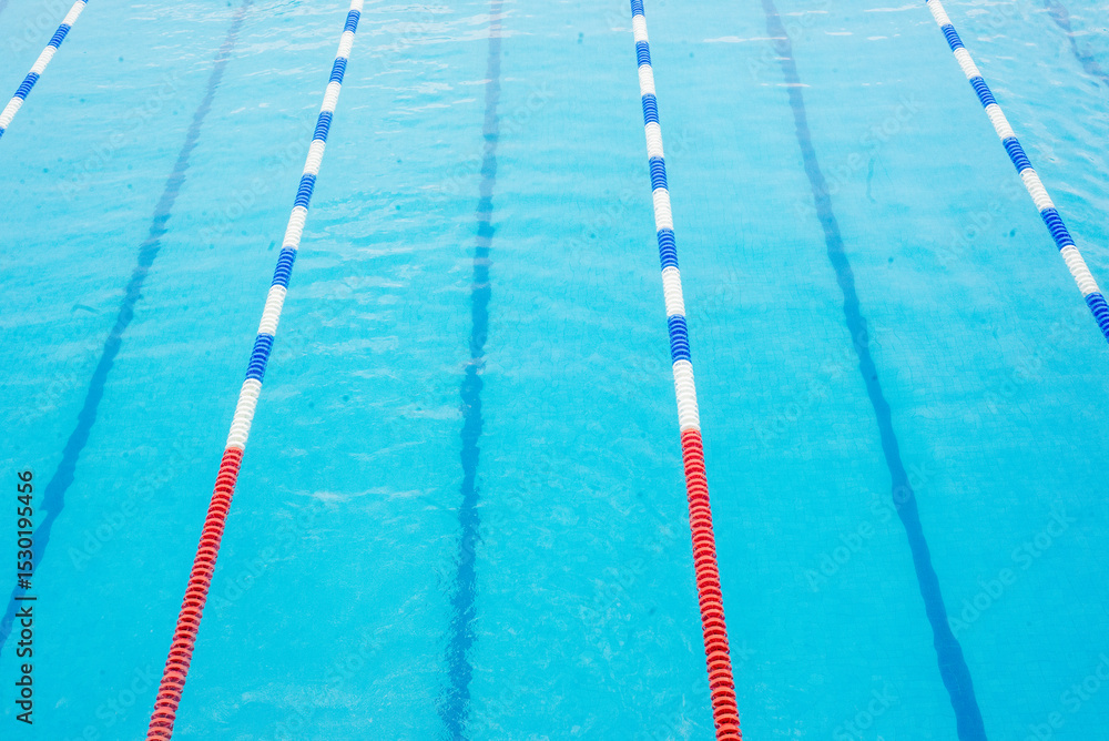 Obraz premium The pool is blue and red with white lines