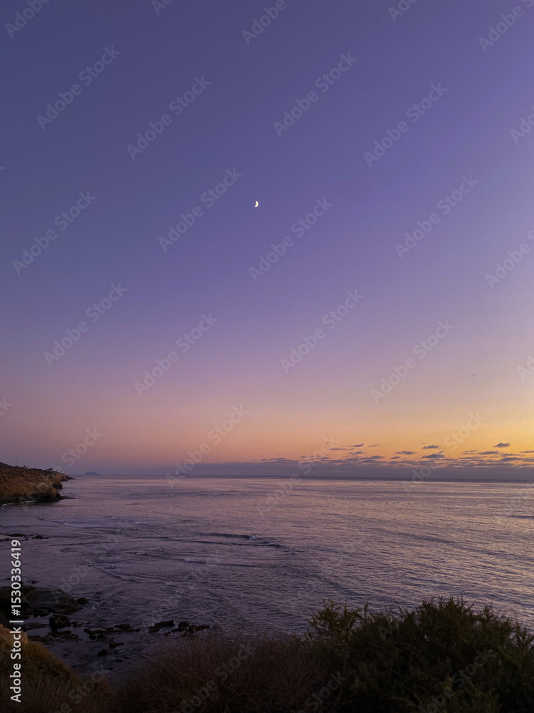 Obraz premium Sunset cliffs ocean beach beautiful post sunset purple glow