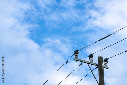 Wallpaper Mural 雲の多い青空と電信柱 Torontodigital.ca