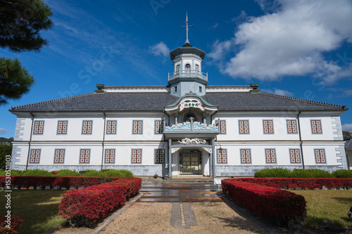 旧開智学校。1876年（明治9年）に長野県松本市本町一丁目に建てられ、その後現在地に移築された明治時代初期の擬洋風建築の校舎。文明開化時代の小学校建築を代表する建物。
 School (旧開智学校, kyūkaichi-gakkō), Matsumoto-Shi, Nagano