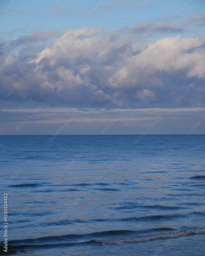 Fototapeta premium Calm Sea with Clouds on Horizon