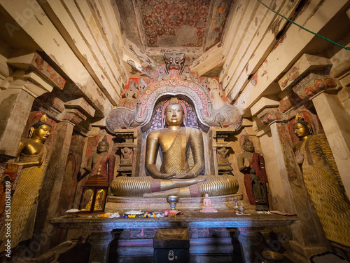 Foto Buddha statue in Gadaladeniya Temple