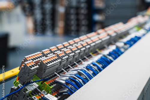 Φωτογραφία Close up of industrial electrical connectors with blue and orange wires visible