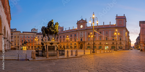 Bild auf Leinwand Piacenza - The square Piazza Cavalli at dusk