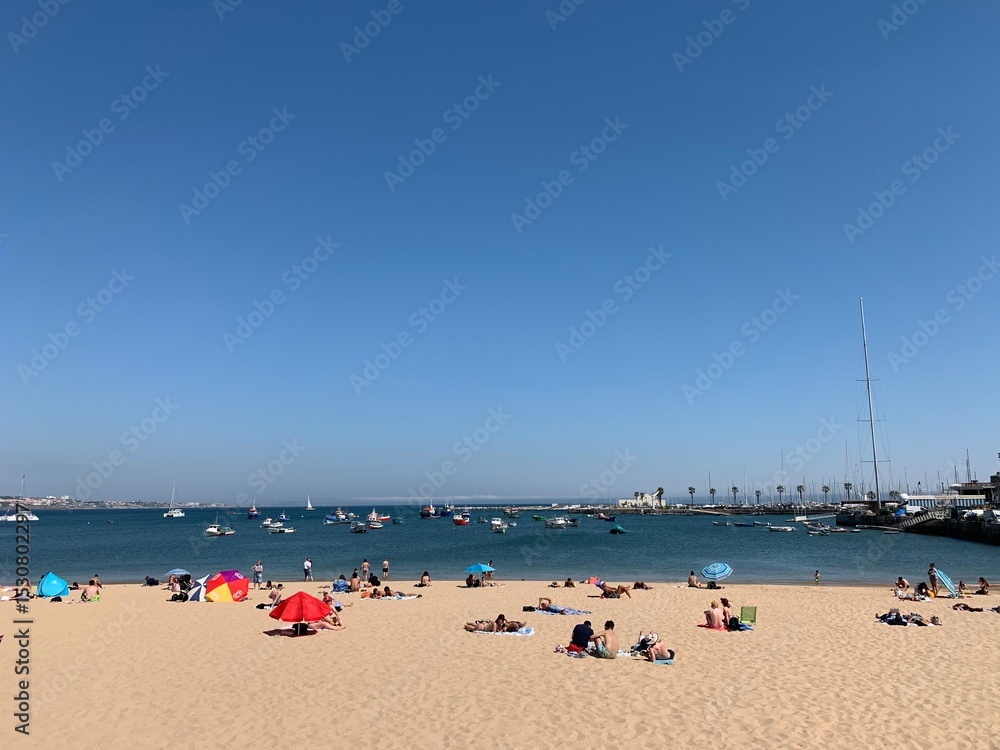 Obraz premium boats and people on the beach