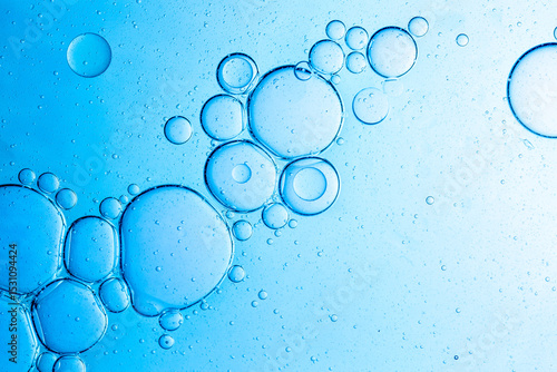 Cuadro en lienzo Close-up blue science experiment bubble texture,Bubbles in clear liquid, water or gel texture, oil drop, beauty collagen serum, hyaluronic essence skin care smear, aqua purity, abstract background