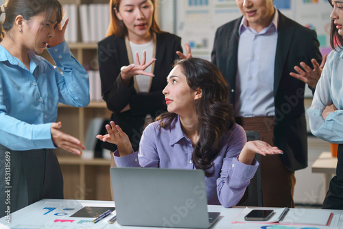 Obraz na plátne Asian businesspeople arguing during a stressful meeting in the office, blaming e