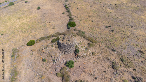Fotografie nuraghe structure in Narbolia’s rural landscape, central-western Sardinia