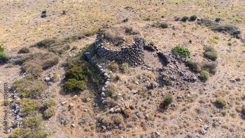 Fotografie nuraghe structure in Narbolia’s rural landscape, central-western Sardinia