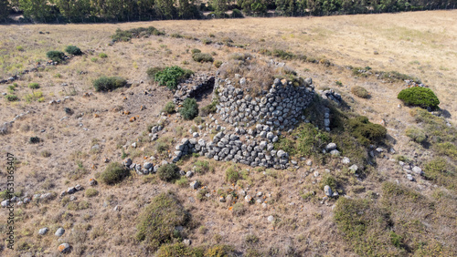 Fotografie nuraghe structure in Narbolia’s rural landscape, central-western Sardinia
