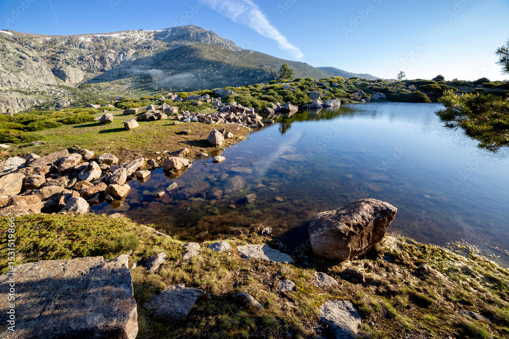 Fototapeta premium Laguna Chica y Pico Peñalara