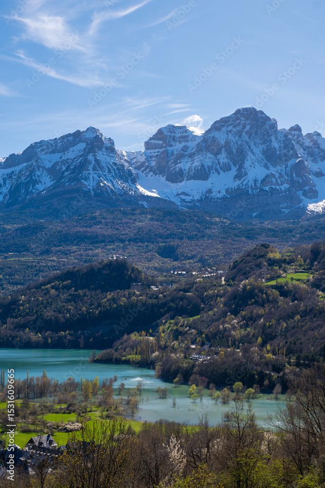 Obraz premium early spring in the Bubal reservoir, in Pueyo de Jaca with the snow-capped Pena Telera in the background, Pyrenean landscape in the Tena Valley in the Aragonese Pyrenees