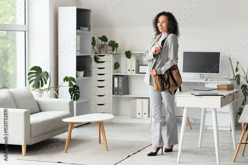 Mature businesswoman with s...