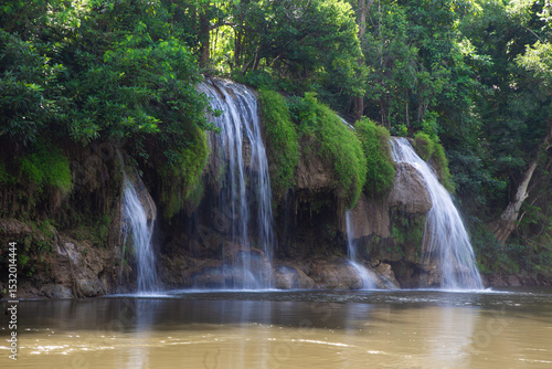 Sai Yok Yai Waterfall is located in the area of ​​the Sai Yok National Park Office, Sai Yok District, Kanchanaburi. It flows into the Kwai Noi River. It is a single-level waterfall