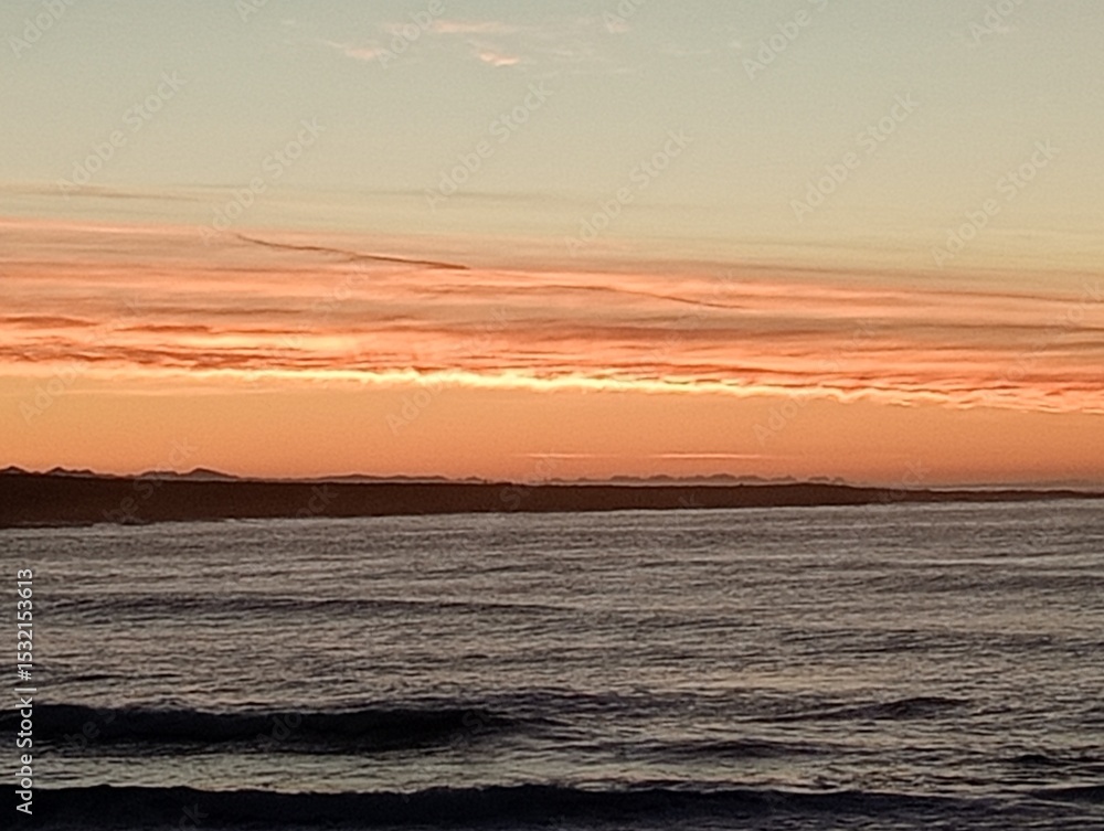 Fototapeta premium sunrise over the sea