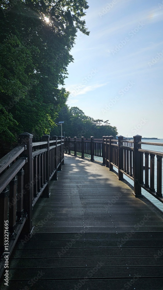 Obraz premium Beautiful promenade on the beach