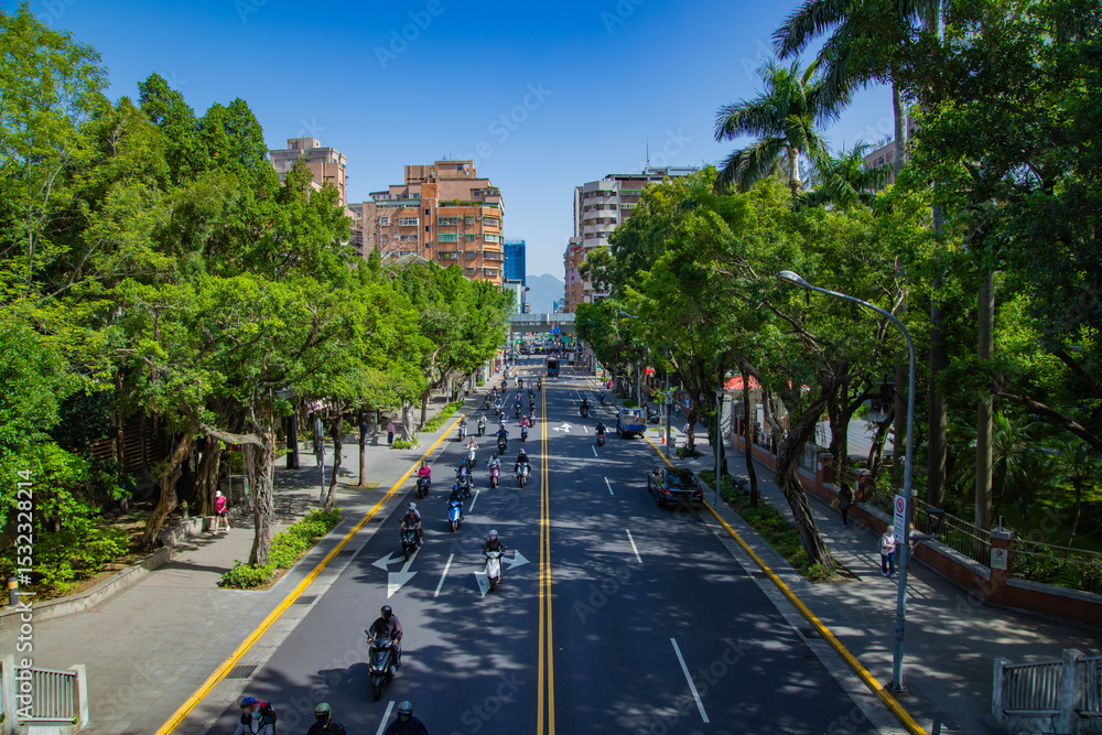 Obraz premium A cityscape of traffic jam at the downtown street in Taipei